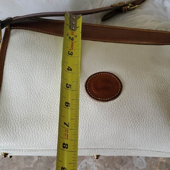 Dooney & Bourke White Leather Bag with Brown Logo - Picture 8 of 15